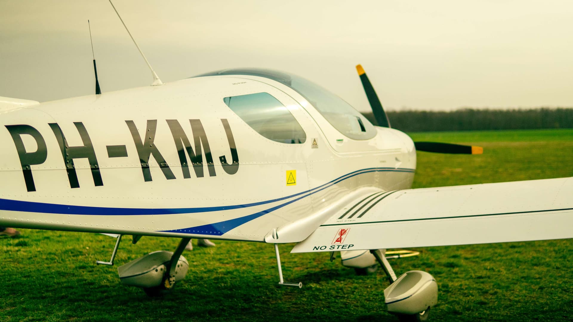 Aircraft image 7