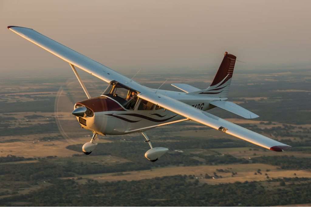 CESSNA 182 image 1